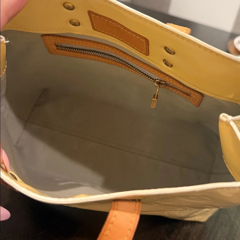 Louis Vuitton Monogram Vernis Reade PM - Picture 14 of 16